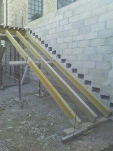 escalier-beton-porte-a-faux-macon-alpes-maritimes-06-var-83-launay-construction